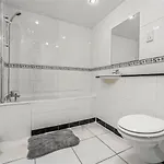 Проживание в семье Cheap Modern Дублин